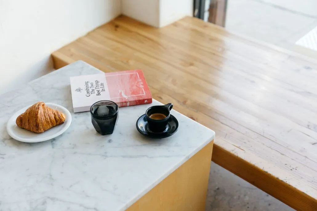 Black notNeutral Lino Espresso cup on a table in a café setting